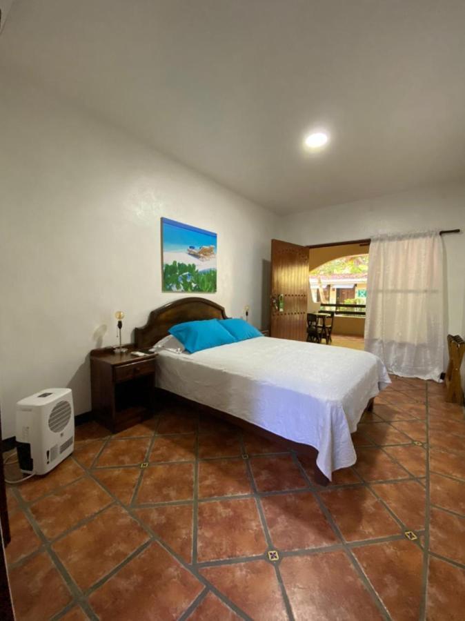 Hotel Playa Westfalia Puerto Limon Exterior foto